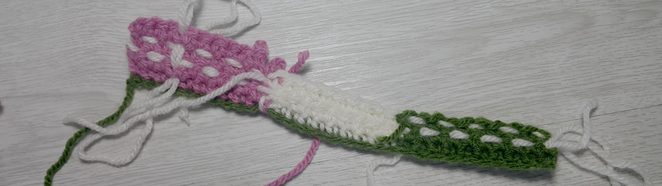 Messy yarn ends from frequent colour changes