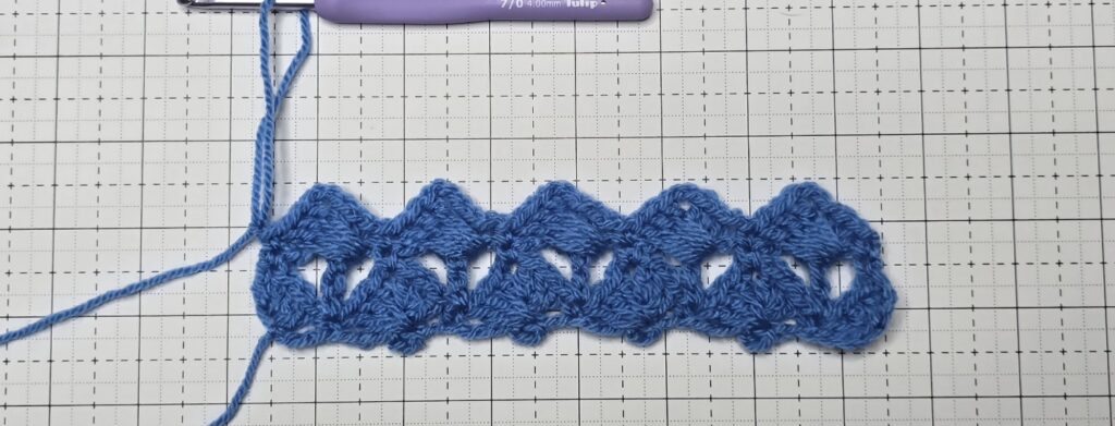 The overlapping shell stitch row 3